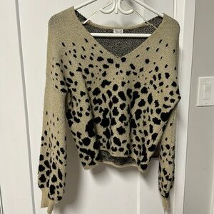 XS Kismet leopard print v neck sweater. Relaxed fit. Warm.
